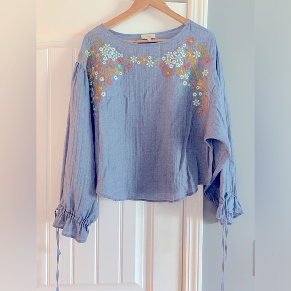 LUCKY BRAND Floral Embroidered Beaded Boho Peasant Chambray Blue Top Small - Picture 1 of 4